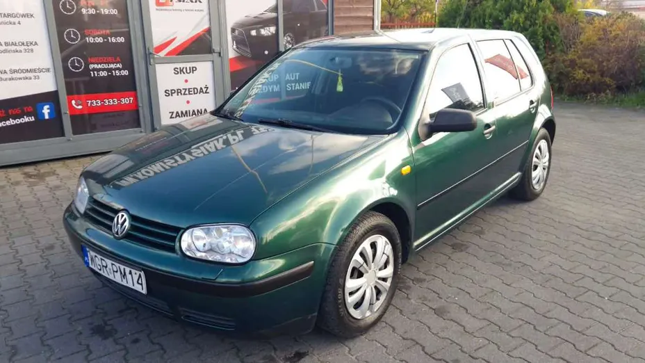 VOLKSWAGEN Golf -