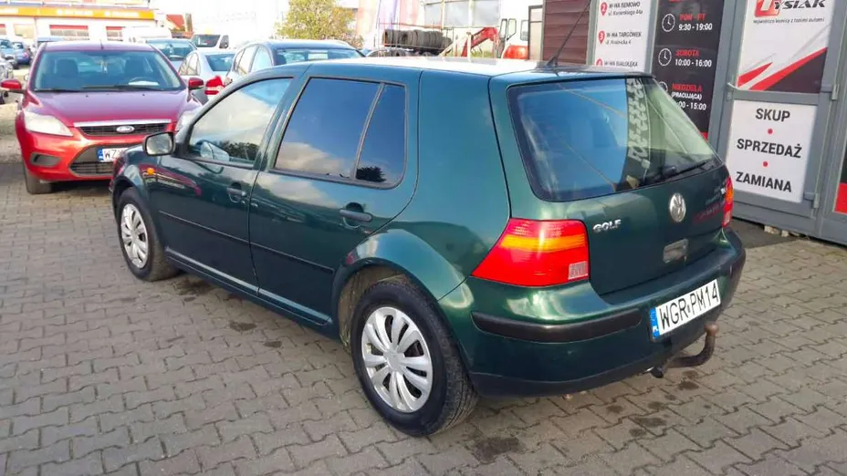 VOLKSWAGEN Golf -