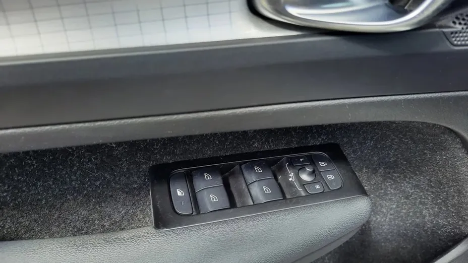 VOLVO XC40 -