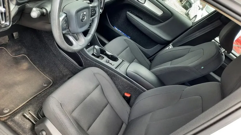 VOLVO XC40 -