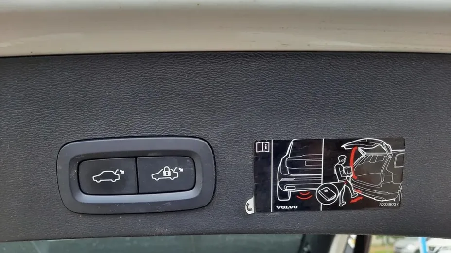 VOLVO XC40 -