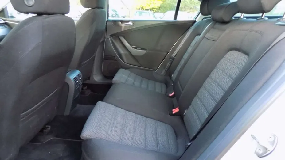 VOLKSWAGEN Passat -