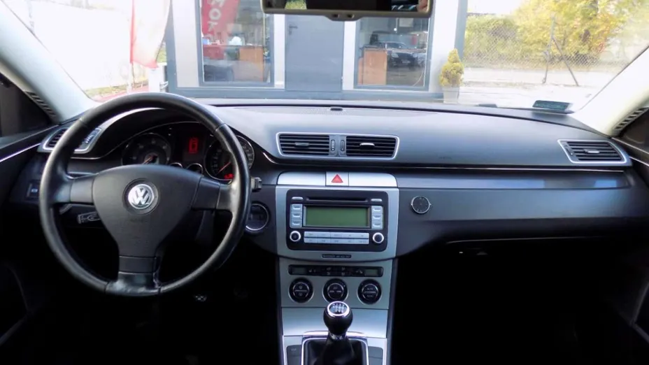 VOLKSWAGEN Passat -