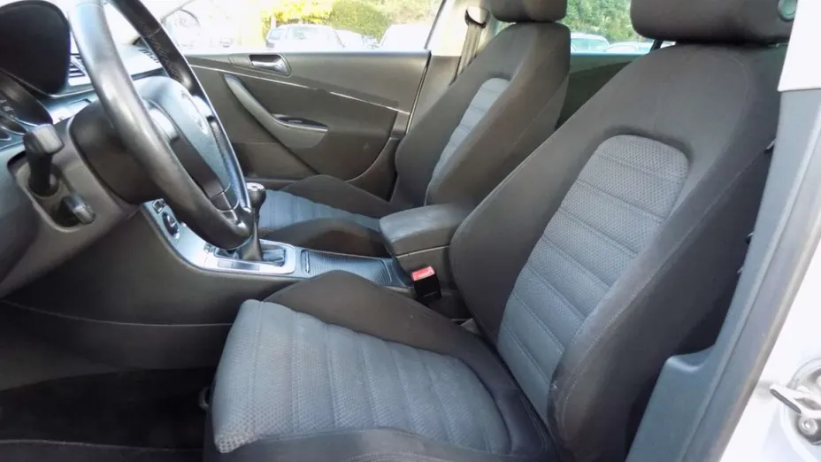 VOLKSWAGEN Passat -