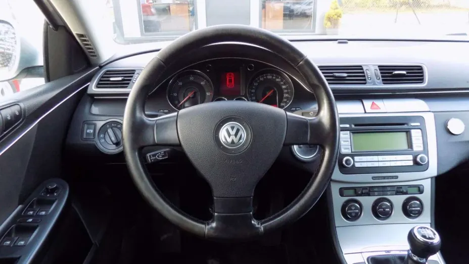 VOLKSWAGEN Passat -