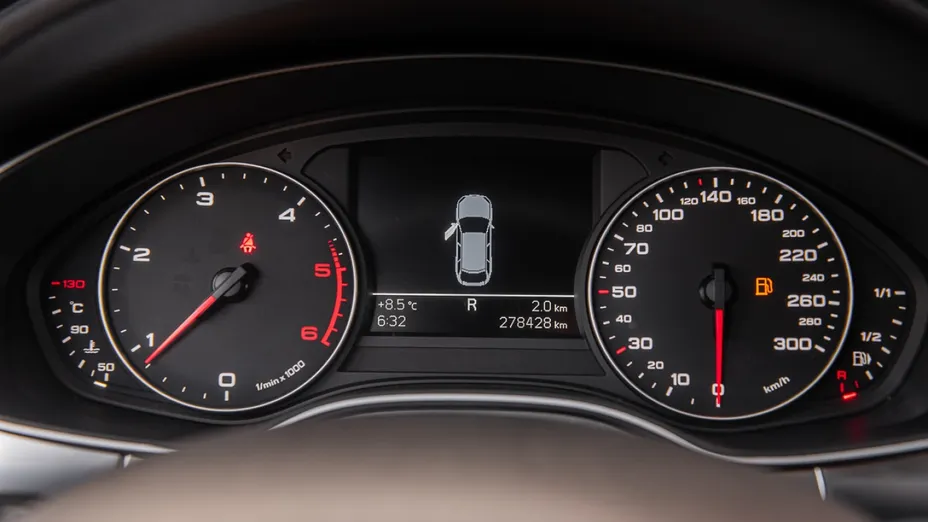 AUDI A6 -