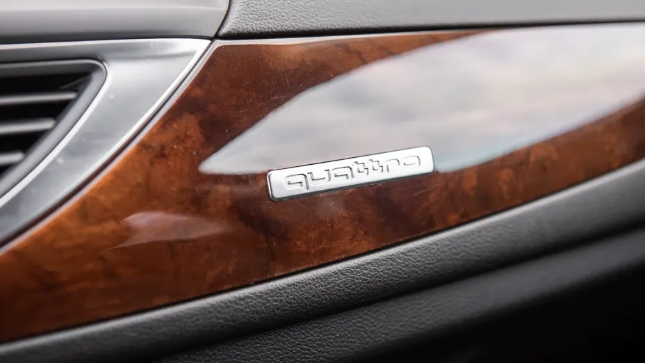 AUDI A6 -