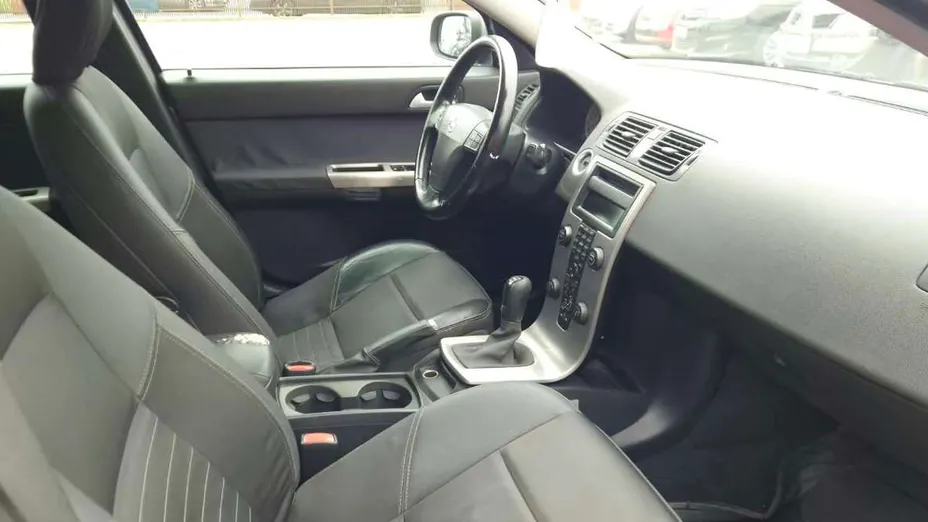 VOLVO V50 -