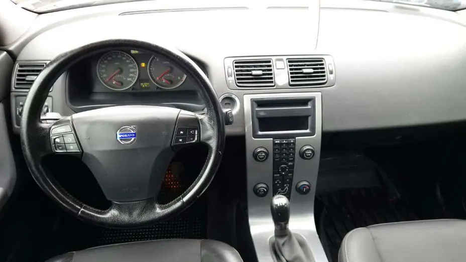 VOLVO V50 -