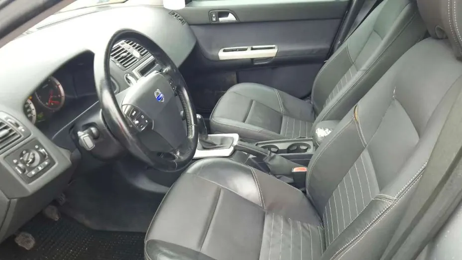 VOLVO V50 -
