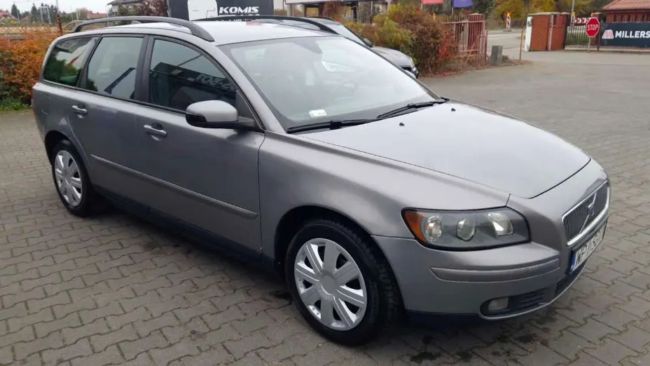 VOLVO V50 -