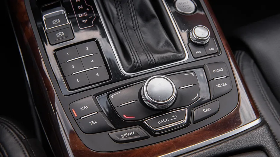 AUDI A6 -