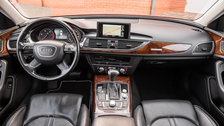 AUDI A6 -