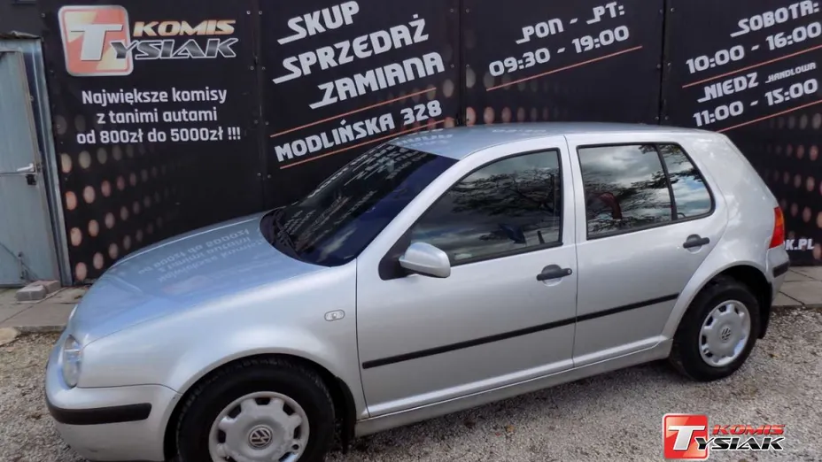 VOLKSWAGEN Golf -