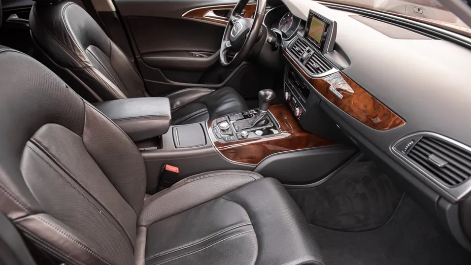 AUDI A6 -