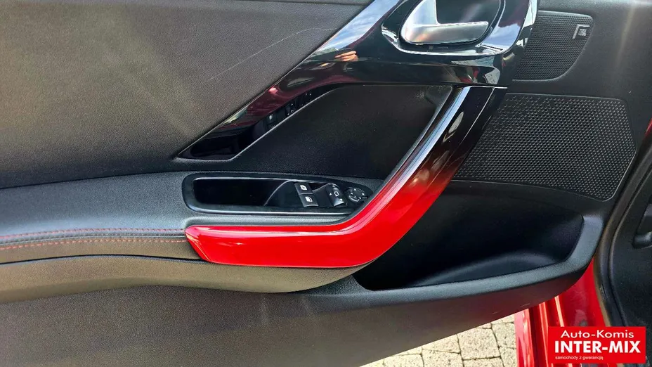 PEUGEOT 208 -