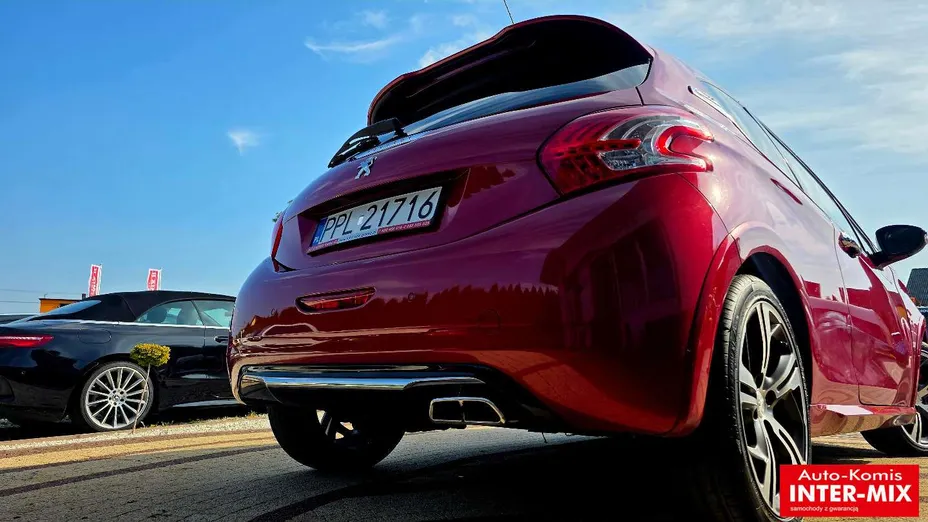 PEUGEOT 208 -
