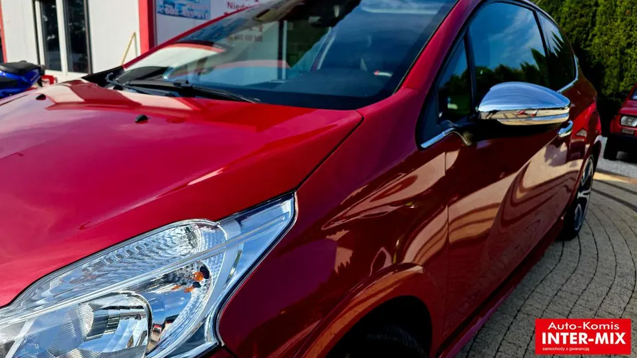 PEUGEOT 208 -