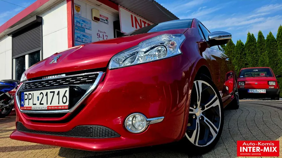 PEUGEOT 208 -