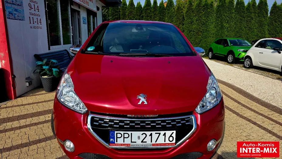PEUGEOT 208 -