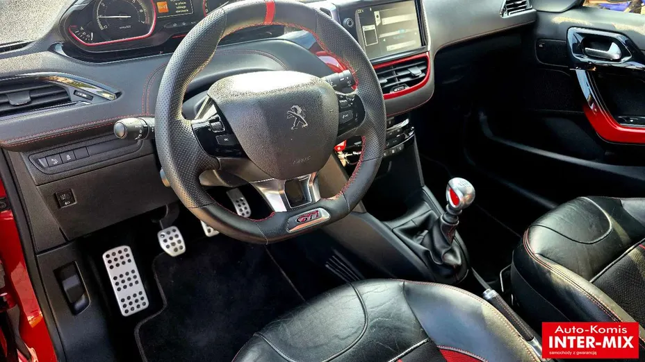 PEUGEOT 208 -