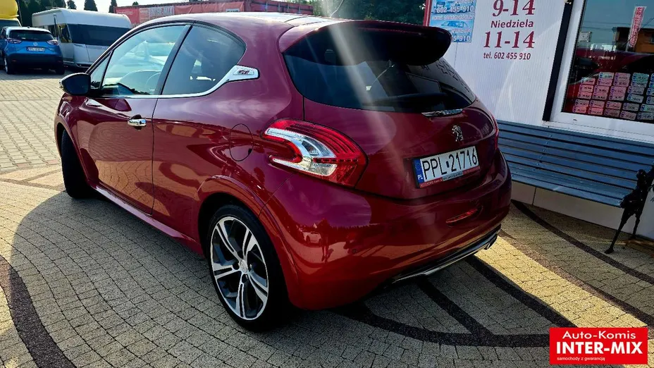PEUGEOT 208 -