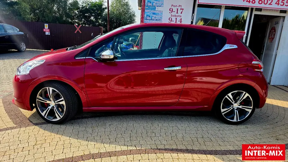 PEUGEOT 208 -