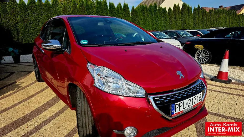 PEUGEOT 208 -