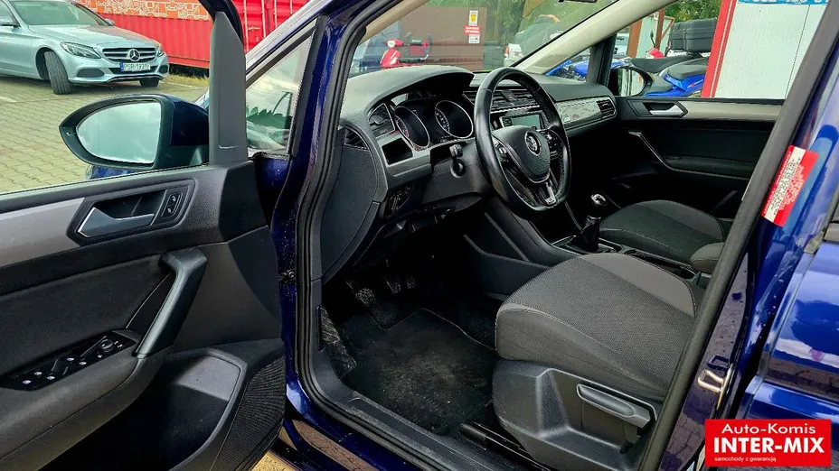 VOLKSWAGEN Touran -