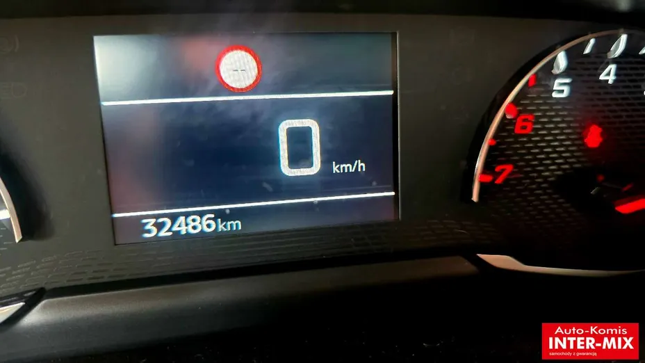 PEUGEOT 208 -