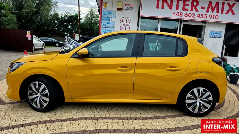 PEUGEOT 208 -