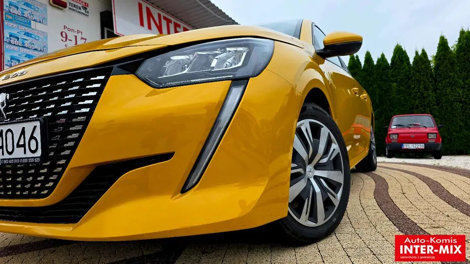 PEUGEOT 208 -