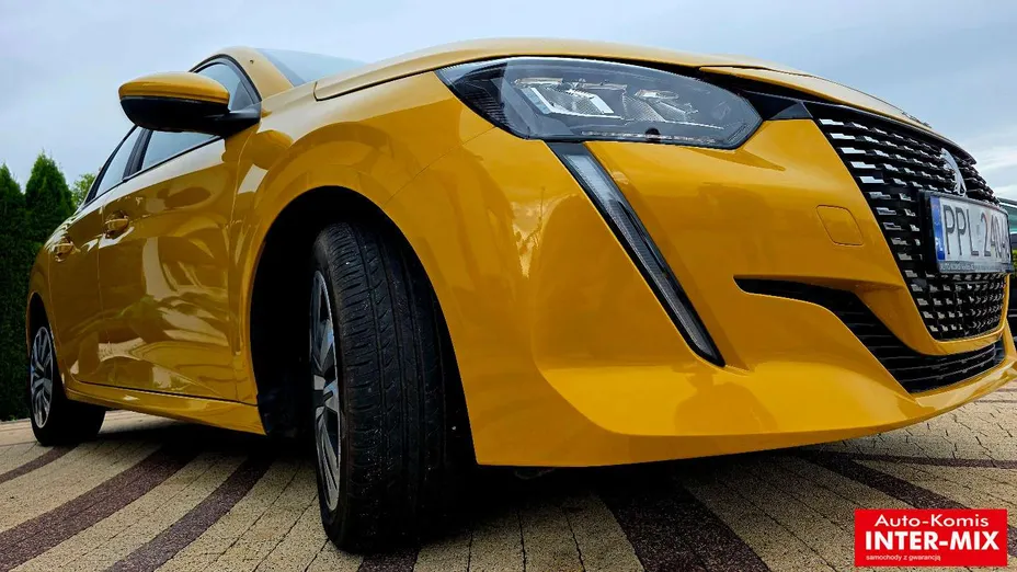 PEUGEOT 208 -
