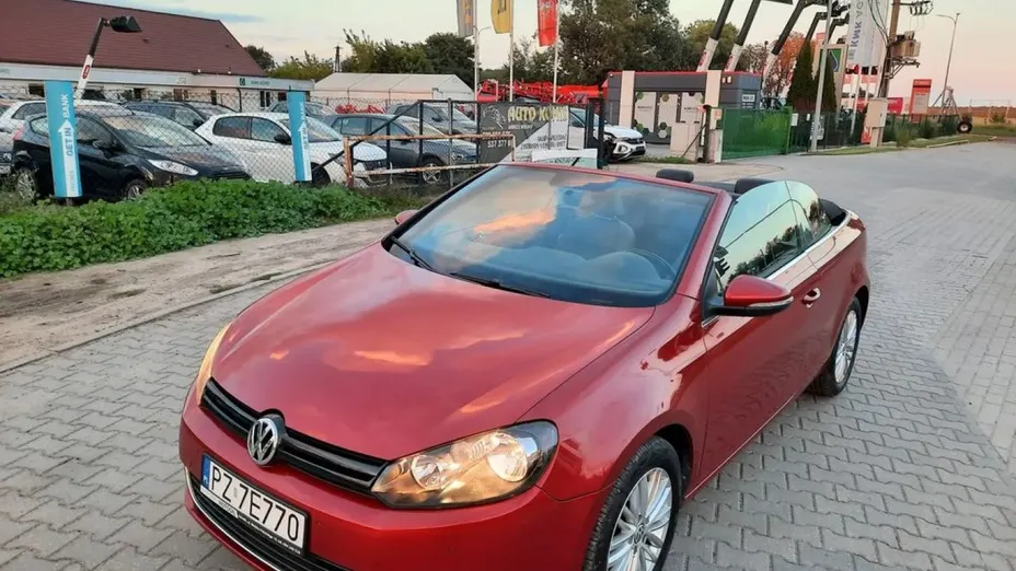 VOLKSWAGEN Golf -