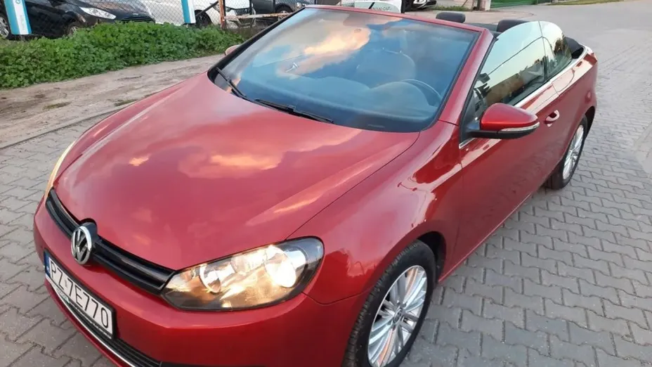 VOLKSWAGEN Golf -