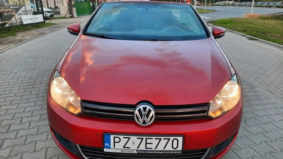 VOLKSWAGEN Golf -
