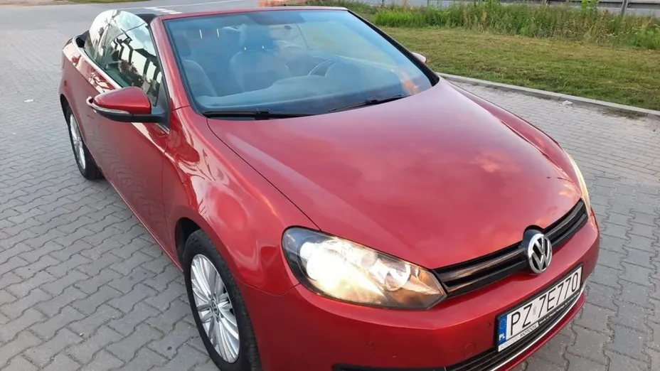 VOLKSWAGEN Golf -