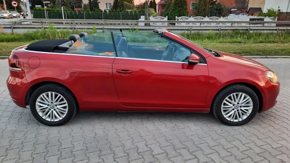 VOLKSWAGEN Golf -