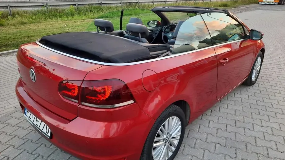 VOLKSWAGEN Golf -