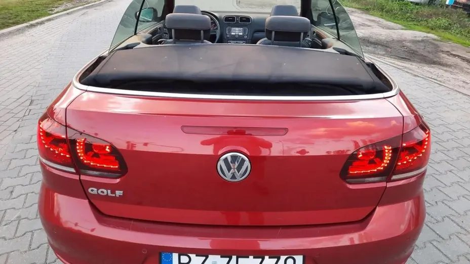 VOLKSWAGEN Golf -