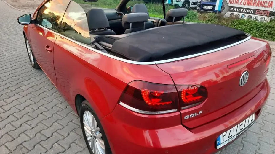 VOLKSWAGEN Golf -