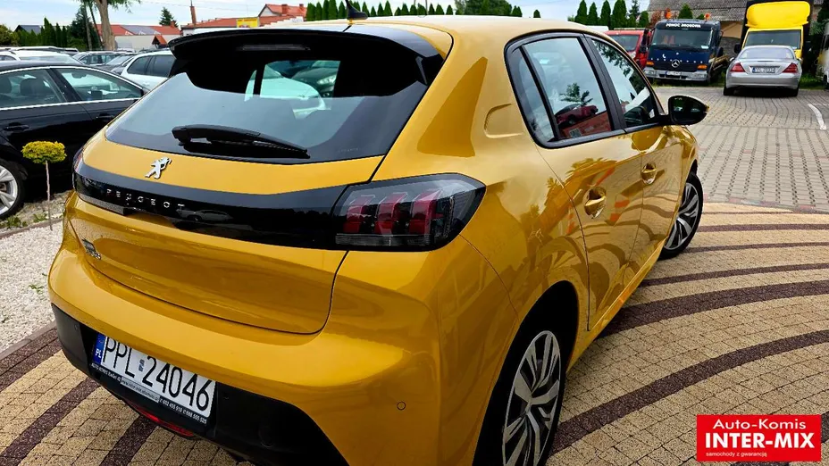 PEUGEOT 208 -
