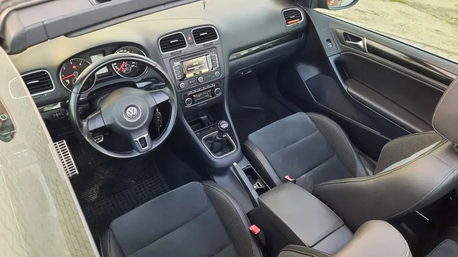 VOLKSWAGEN Golf -