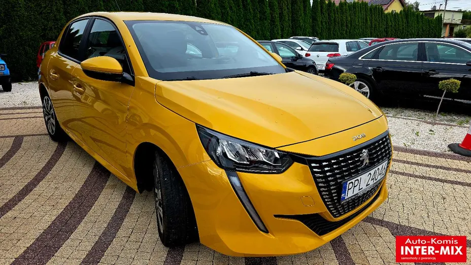 PEUGEOT 208 -