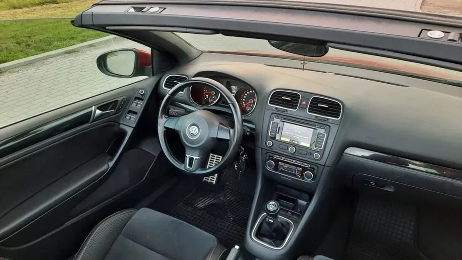 VOLKSWAGEN Golf -