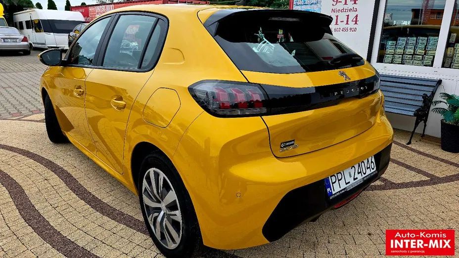 PEUGEOT 208 -