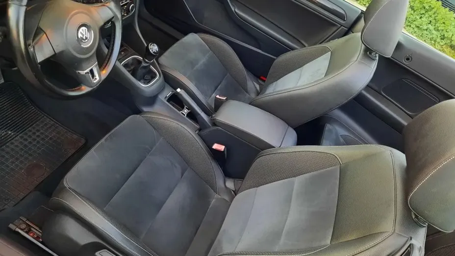 VOLKSWAGEN Golf -