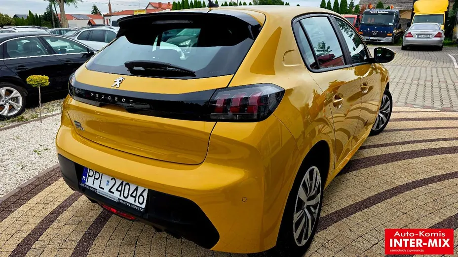 PEUGEOT 208 -