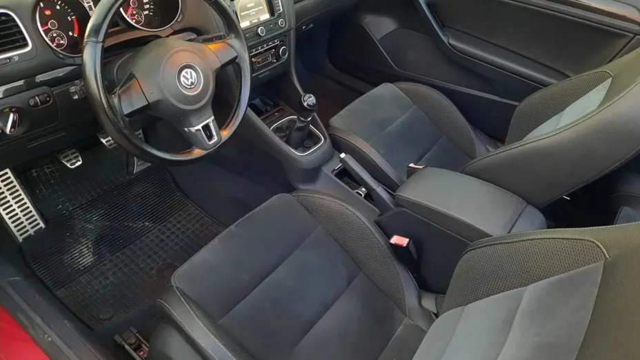 VOLKSWAGEN Golf -