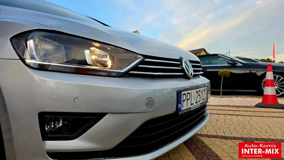 VOLKSWAGEN Golf Sportsvan -